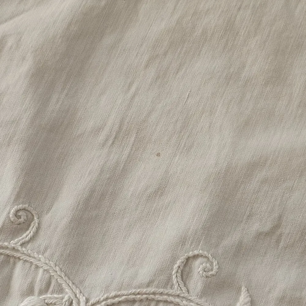 Vtg Handmade Embroidered Lace Table Topper Grapes Crochet Edge 38” Farmhouse